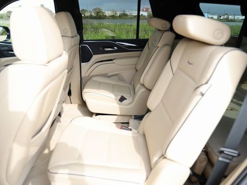 Certified 2022 Cadillac Escalade Premium Luxury image 13