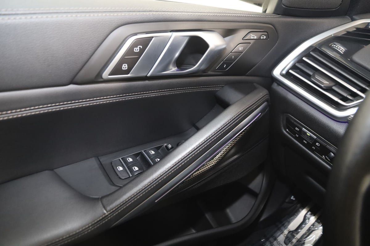Used 2023 BMW X6 xDrive40i w/ M Sport Package AWD/4WD image 32