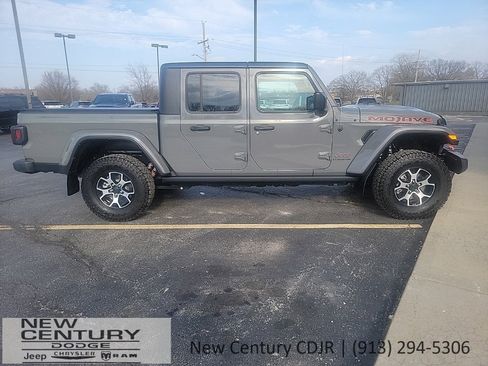 Used 2022 Jeep Gladiator Mojave w/ Cold Weather Group image 6