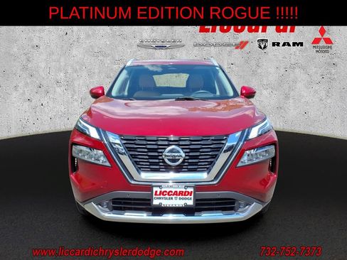 Used 2021 Nissan Rogue Platinum AWD/4WD image 2