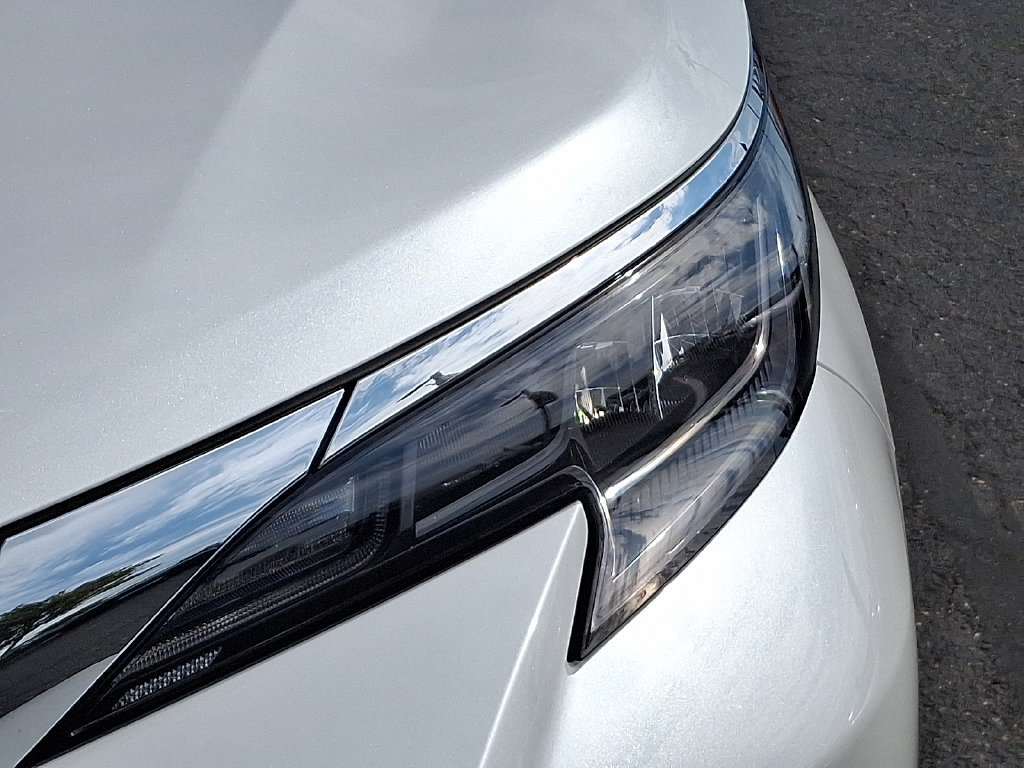 Used 2026 Toyota Sienna XLE FWD image 9