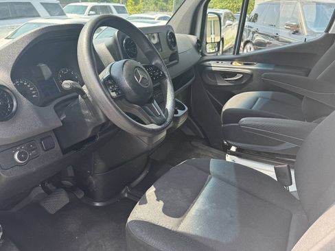 Used 2019 Mercedes-Benz Sprinter 1500 image 7