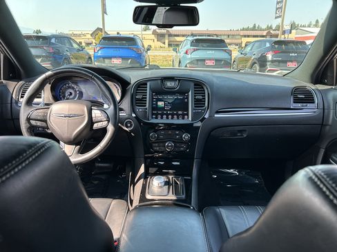 Used 2019 Chrysler 300 S image 17