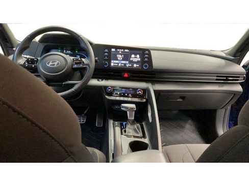 Certified 2025 Hyundai Elantra Sport image 6