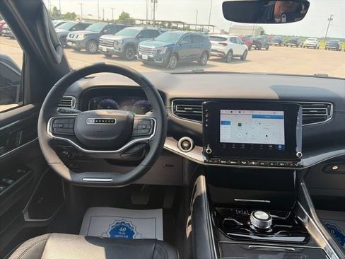 Used 2023 Jeep Wagoneer 4WD image 14