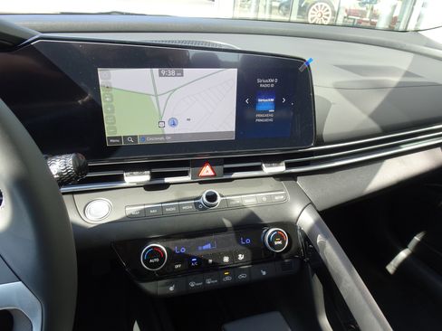 New 2025 Hyundai Elantra SEL image 14