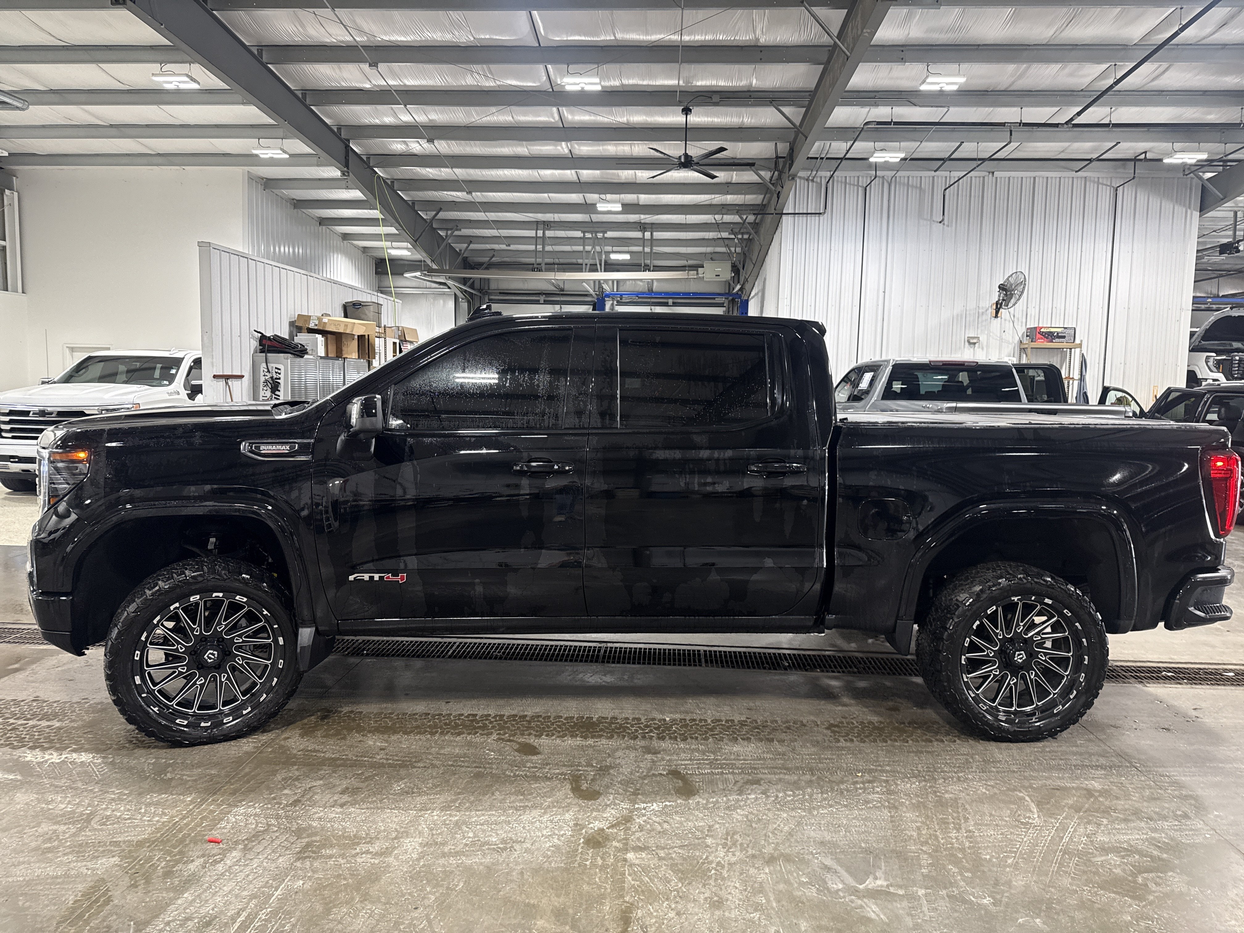 Used 2022 GMC Sierra 1500 AT4 w/ AT4 Preferred Package AWD/4WD image 4