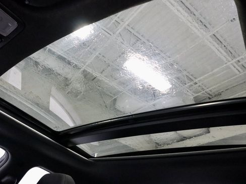 Used 2017 Hyundai Veloster Value Edition image 31