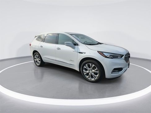 Used 2021 Buick Enclave Avenir image 2