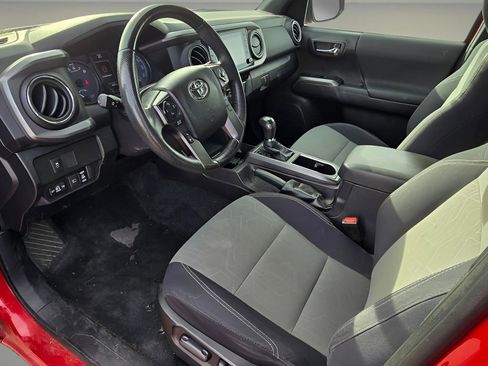 Used 2021 Toyota Tacoma TRD Off-Road image 24