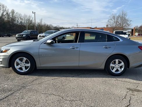 Used 2024 Chevrolet Malibu LT FWD image 2