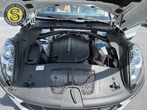 Used 2017 Porsche Macan AWD/4WD image 31