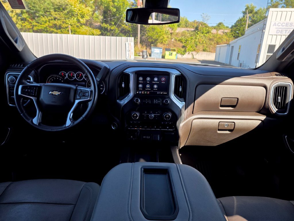 Used 2022 Chevrolet Silverado 1500 LTZ w/ LTZ Premium Package AWD/4WD image 31