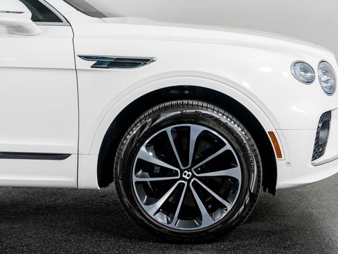 Used 2023 Bentley Bentayga Extended Wheelbase image 6