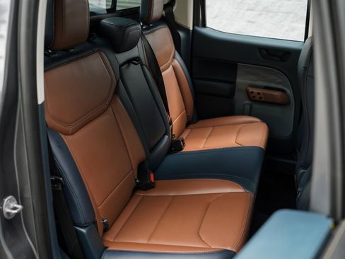 Used 2022 Ford Maverick Lariat w/ Equipment Group 500A Standard image 25