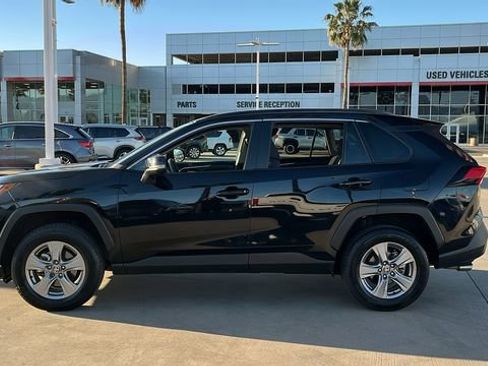 Used 2025 Toyota RAV4 XLE AWD/4WD image 3