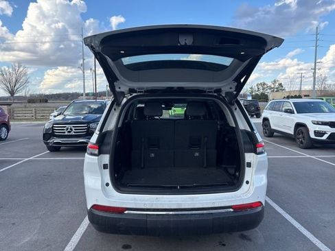 Used 2022 Jeep Grand Cherokee L Limited image 11