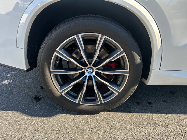 Used 2024 BMW X5 xDrive40i w/ M Sport Package AWD/4WD image 19