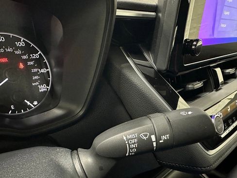 Used 2025 Toyota Corolla SE image 22