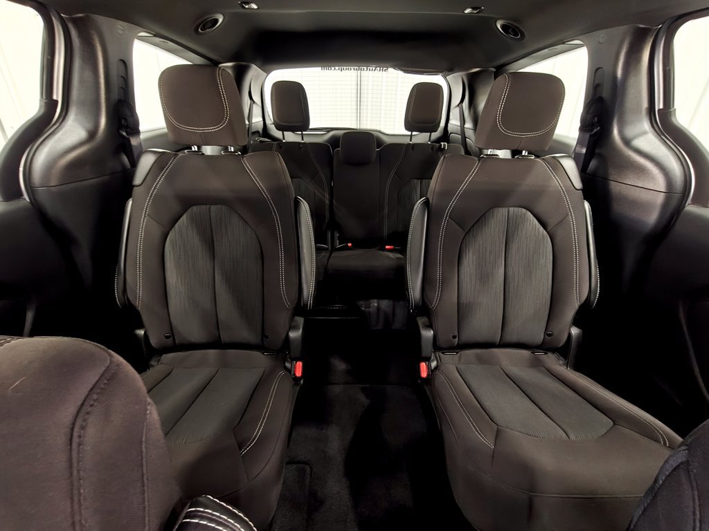 Used 2023 Chrysler Pacifica Touring FWD image 20