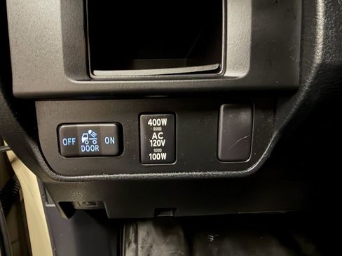 Used 2016 Toyota Tacoma TRD Off-Road image 14