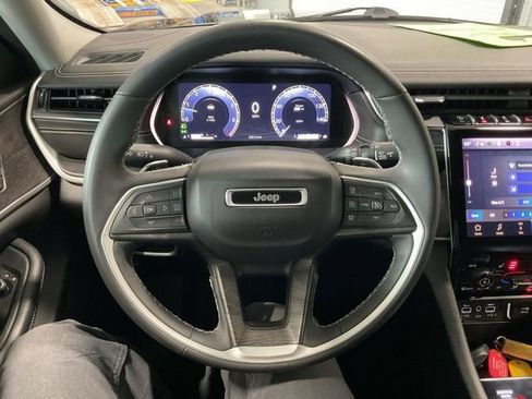 Used 2023 Jeep Grand Cherokee Limited AWD/4WD image 13
