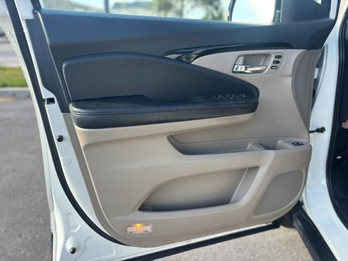 Used 2017 Honda Pilot Elite image 9