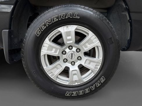Used 2019 Nissan Titan SV AWD/4WD image 11