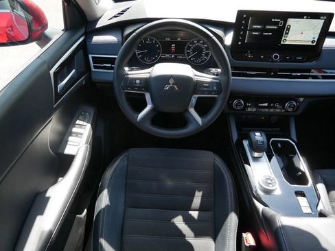 Used 2025 Mitsubishi Outlander SE AWD/4WD image 12
