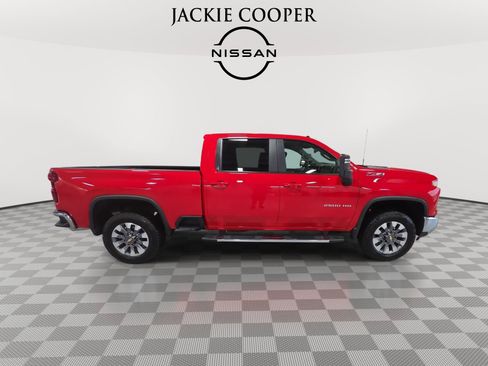 Used 2026 Chevrolet Silverado 2500 LT w/ Safety Package AWD/4WD image 4