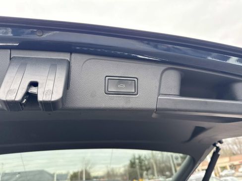 Used 2022 Volkswagen Atlas SEL image 8