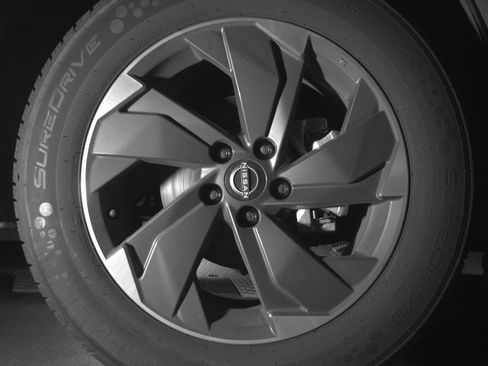 Used 2025 Nissan Rogue SV FWD image 13