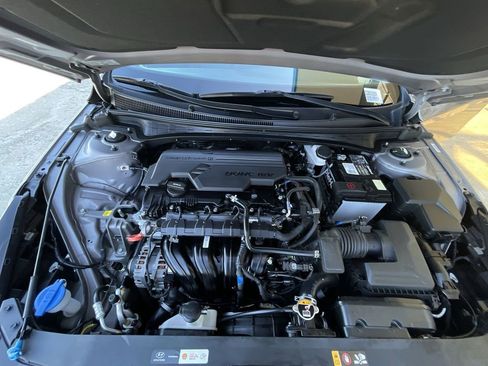 Used 2023 Hyundai Elantra Limited w/ Preferred Accessory Package image 29