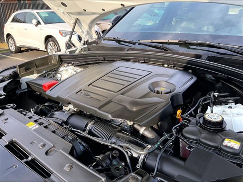 Used 2026 Land Rover Range Rover Velar S AWD/4WD image 32
