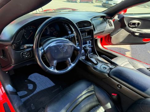 Used 2004 Chevrolet Corvette Coupe RWD image 18