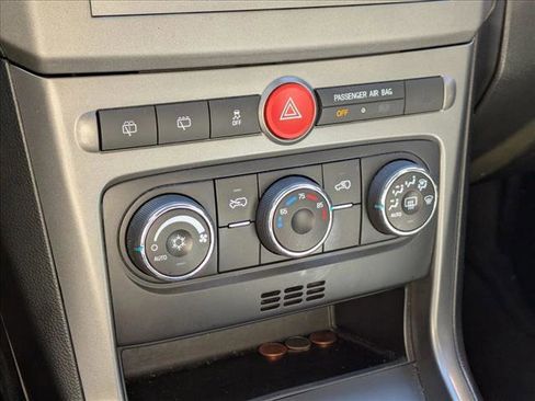 Used 2013 Chevrolet Captiva Sport LS image 14