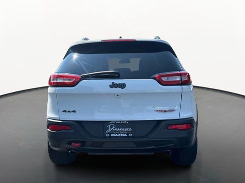 Used 2017 Jeep Cherokee Trailhawk AWD/4WD image 4