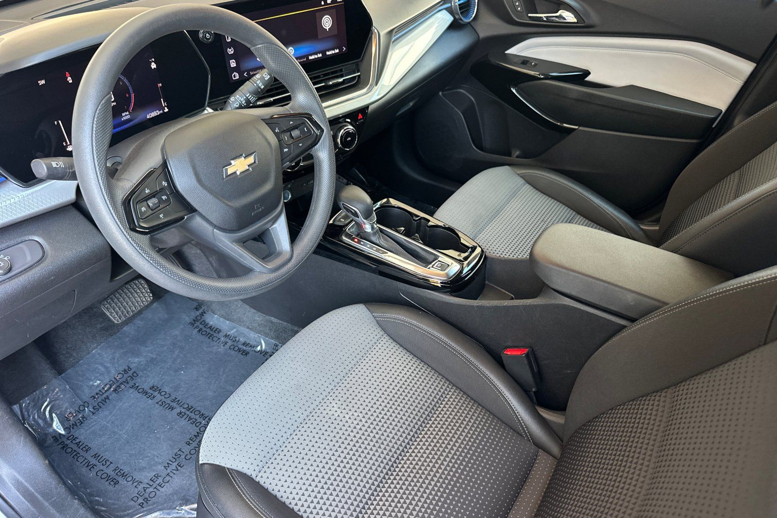Used 2025 Chevrolet Trax LT FWD image 10