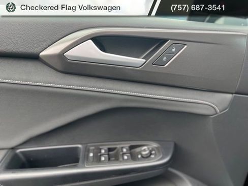 New 2026 Volkswagen Taos SE image 13