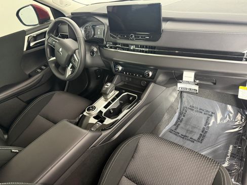 Used 2026 Mitsubishi Outlander ES FWD image 11