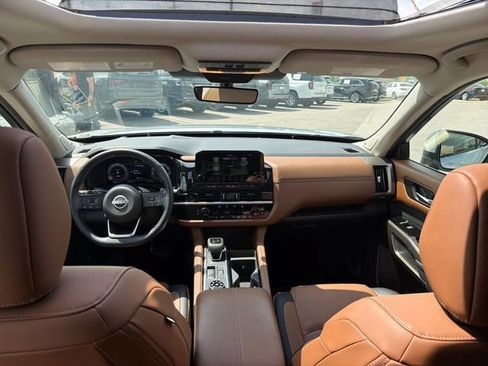 Used 2025 Nissan Pathfinder Platinum w/ Cargo Package AWD/4WD image 22