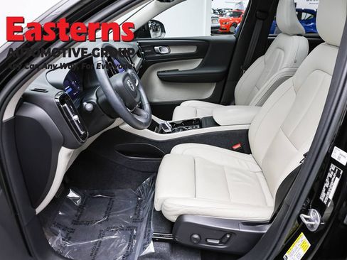 Used 2023 Volvo XC40 B4 Ultimate FWD image 14