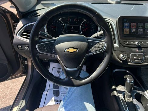 Used 2018 Chevrolet Malibu LT w/ Driver Confidence Package FWD image 8