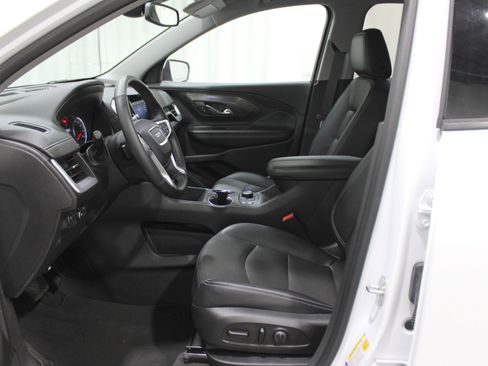 Used 2024 GMC Terrain SLT image 3