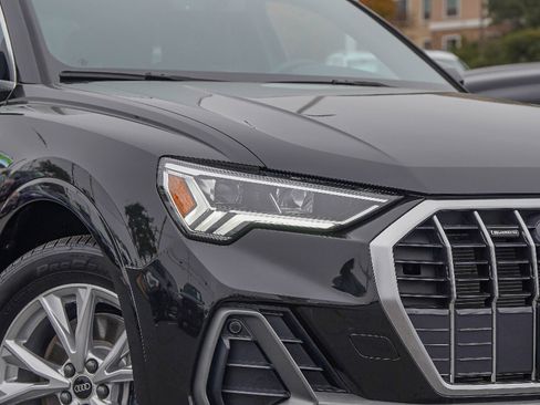 Certified 2025 Audi Q3 2.0T Premium w/ Convenience Package image 2