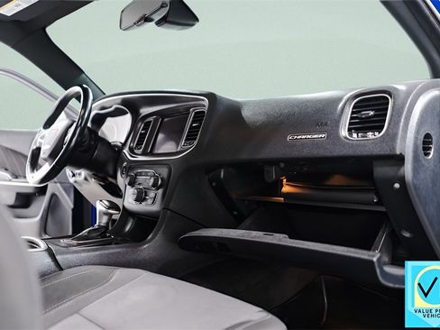 Used 2018 Dodge Charger SXT Plus w/ Driver Convenience Group image 36