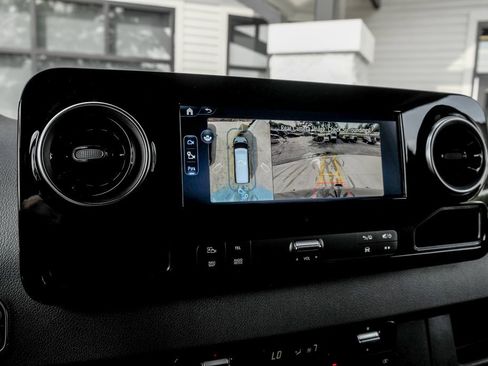 Used 2025 Mercedes-Benz Sprinter 2500 image 16