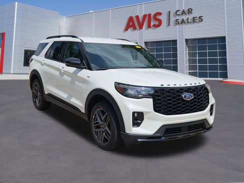 Used 2025 Ford Explorer ST-Line w/ ST-Line Street Pack AWD/4WD image 9