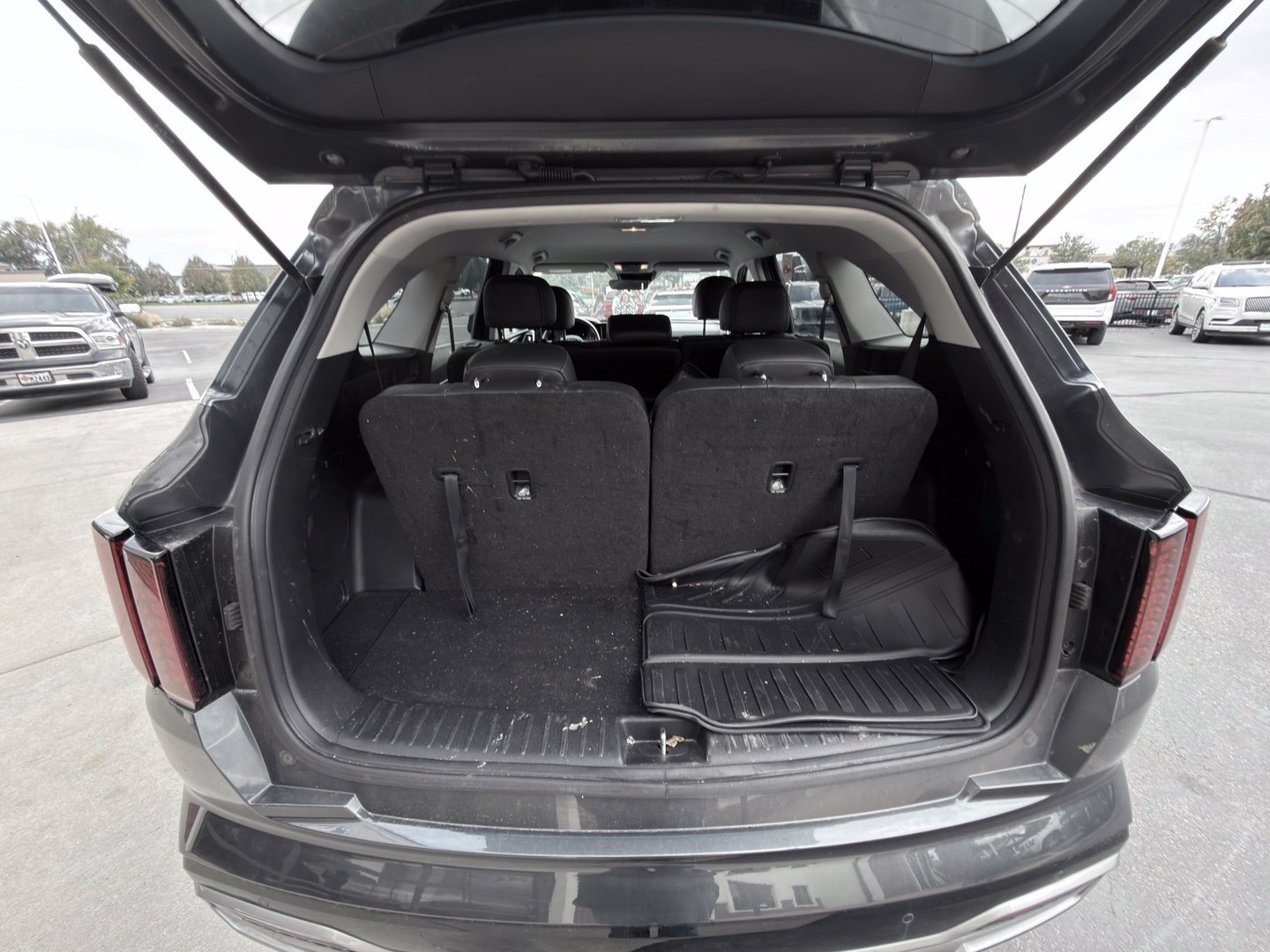 Used 2022 Kia Sorento S FWD image 35