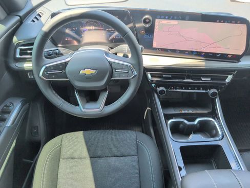 New 2026 Chevrolet Traverse LT w/ Sun and Wheel Package FWD image 28